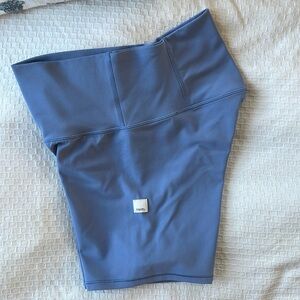 vuori all the feels short. Size S. Blue Quartz!